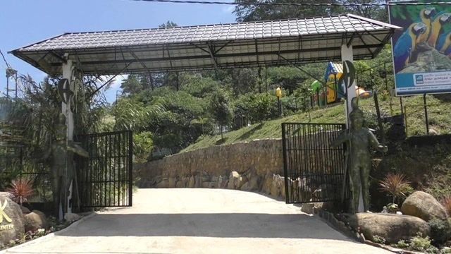 Beautiful bird species and wildlife at Hanthana Bird Park Kandy recreation center